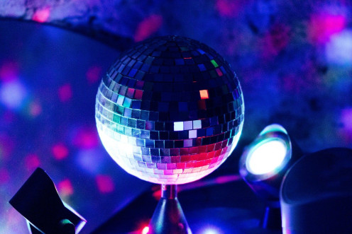dj-4856148_1920