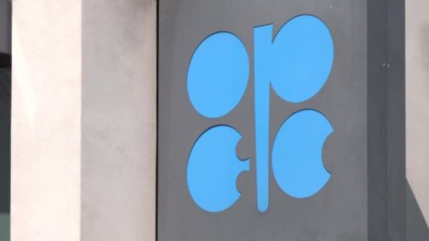 Saudi pledges big oil cuts in July